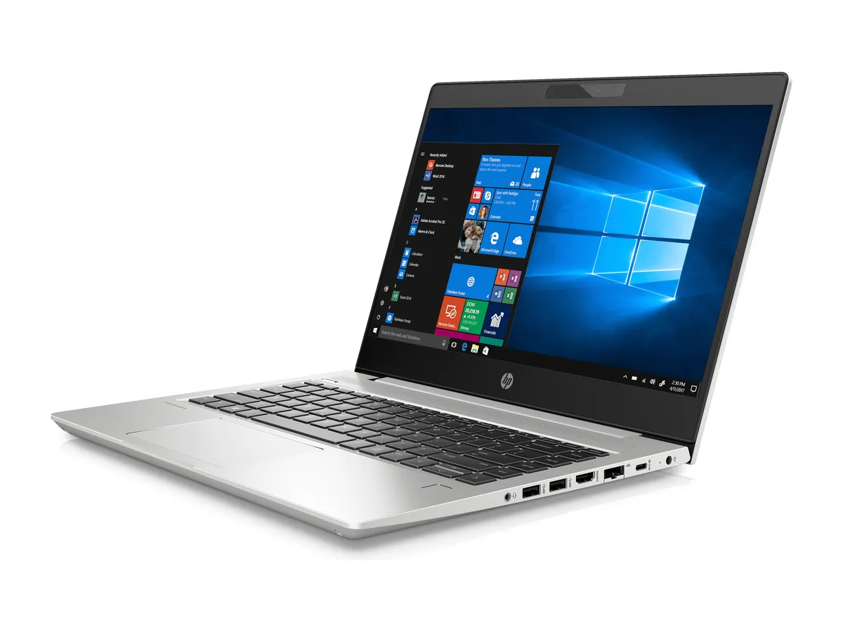 HP ProBook 440 G6 séð á ská – lyklaborð og tengi á hægri hlið